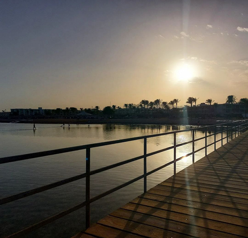 Персонал ленивый, но за доллар будут обожать и уважать3