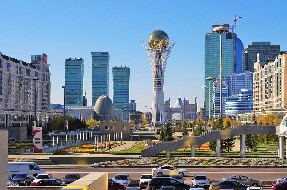 Бульвар Нуржол (Водно-зеленый бульвар), центр Астаны