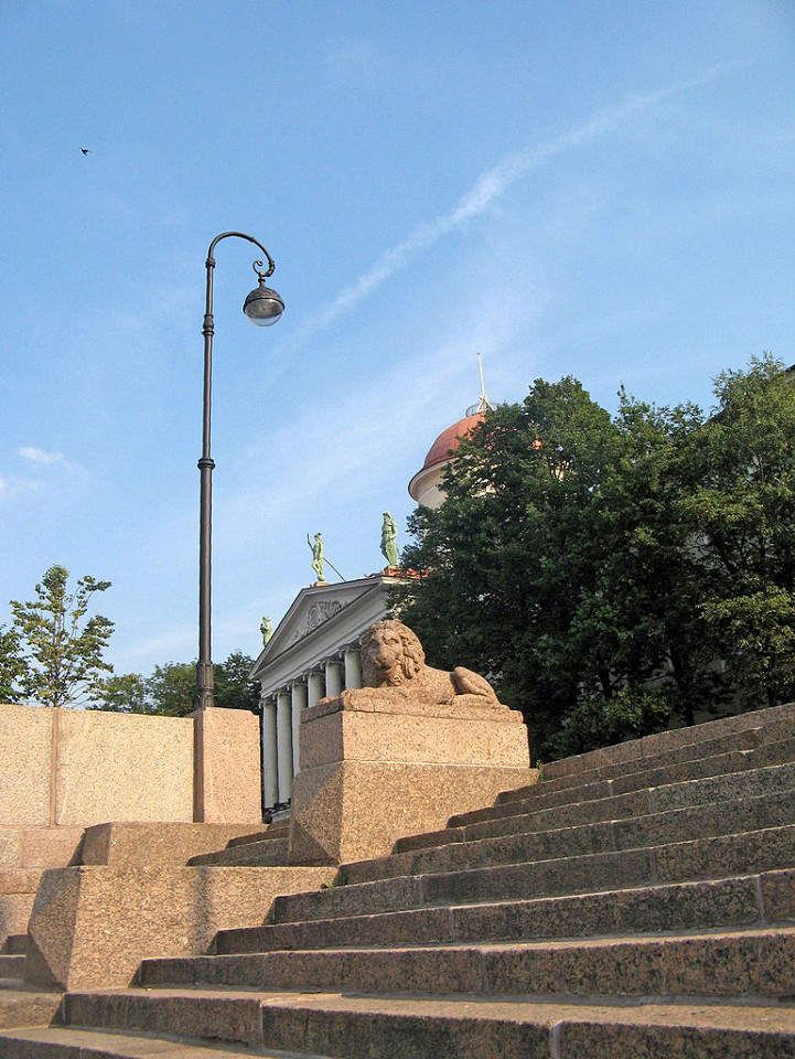Пушкинский Дом в Санкт-Петербурге, набережная