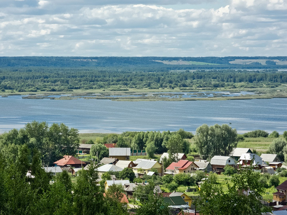 Вид с горы Балчуг на город и Галичское озеро