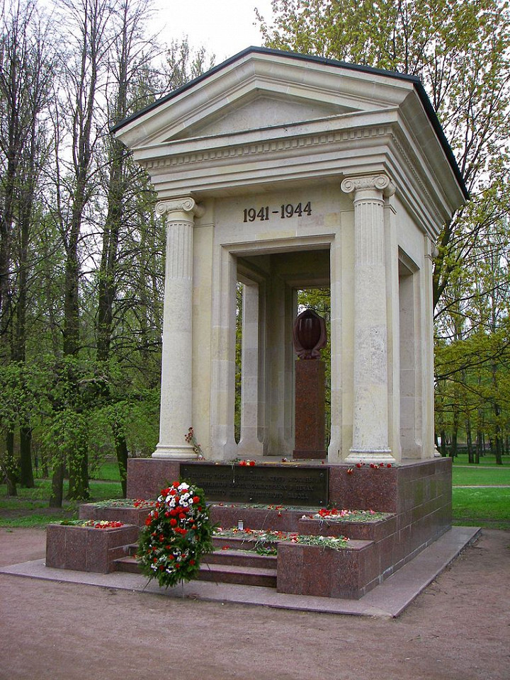 Парк Победы в Санкт-Петербурге, памятник Ротонда