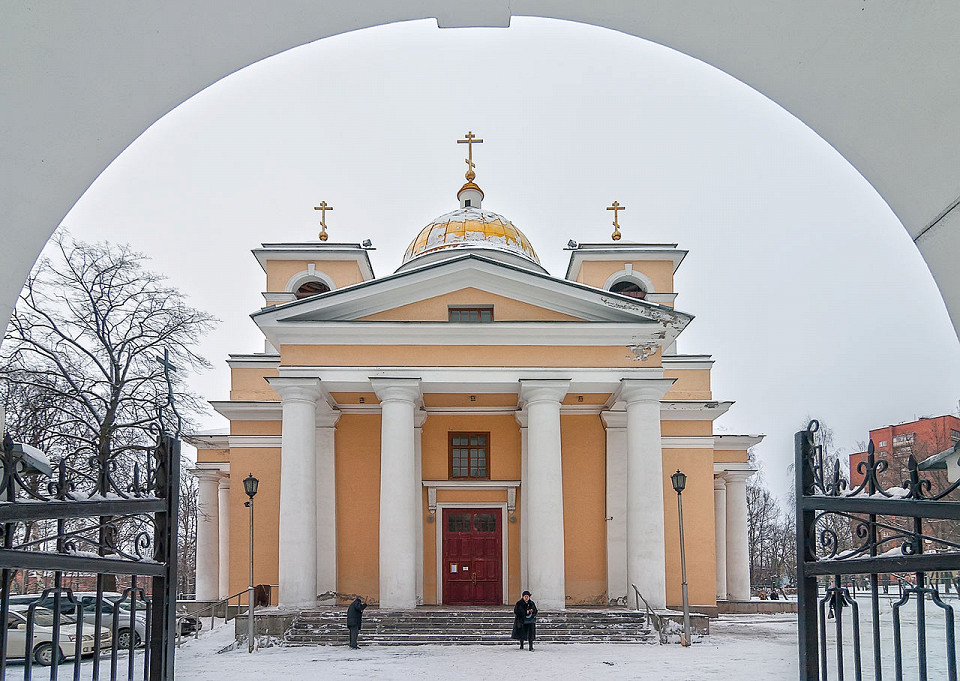 Собор Александра Невского в Петрозаводске, вход