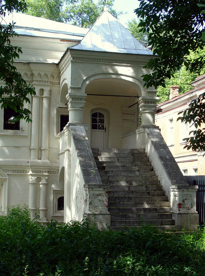 Усадьба Волковых-Юсуповых, крыльцо