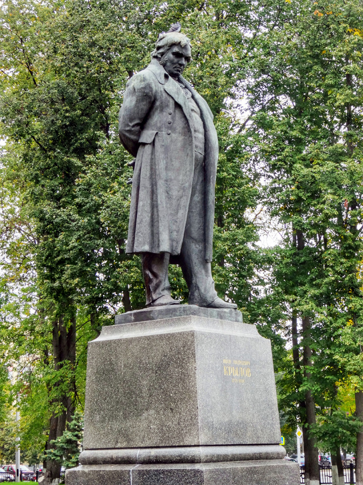 Памятник Крылову в Твери