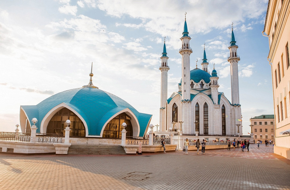 Мечеть Кул Шариф на фоне неба. Кремль
