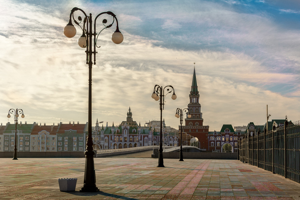 Набережная Брюгге в Йошкар-Оле, Театральный мост