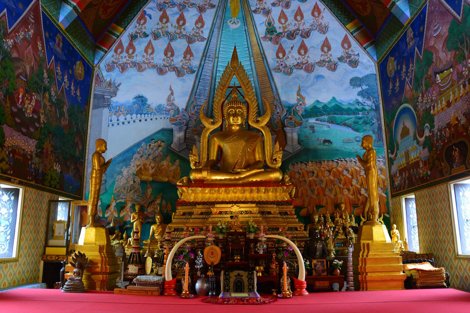 Храм Wat Si Pradu в Убонратчатхани, Таиланд