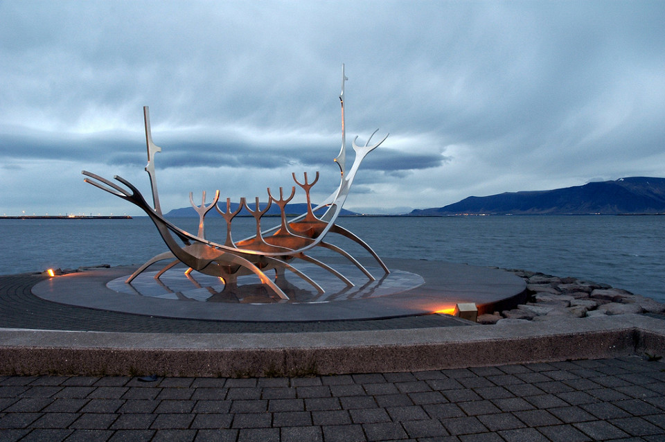 Памятник Sun Voyager, вечер