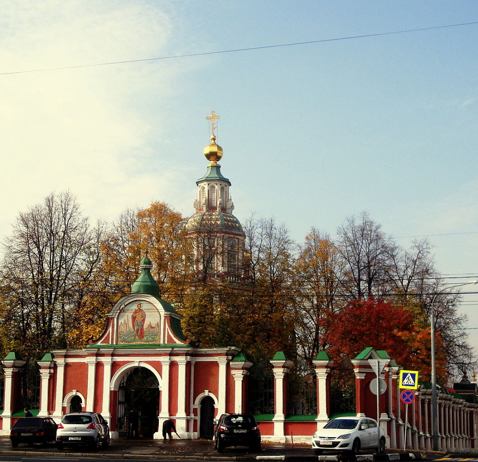 Храм Иоанна Воина на Якиманке, главный вход