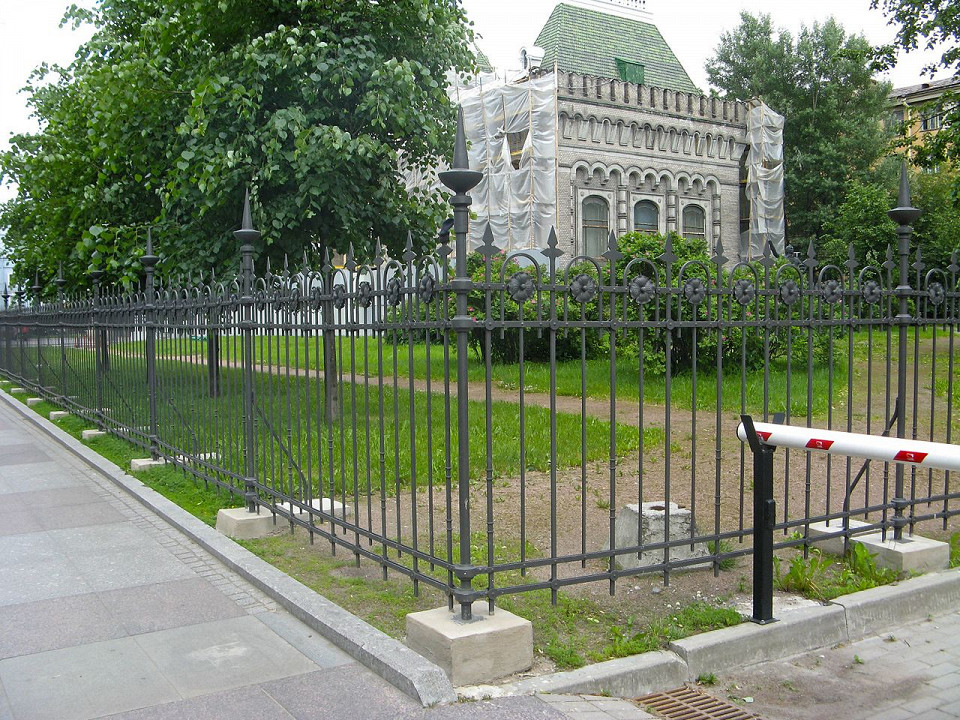 Музей Суворова, ограда