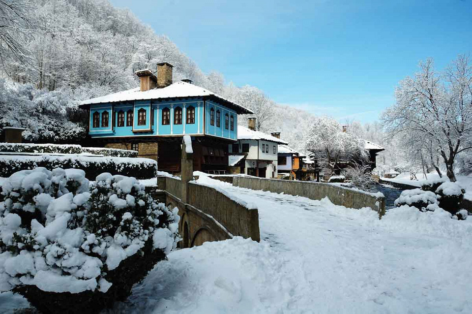 Зимний день в городке Габрово, Болгария