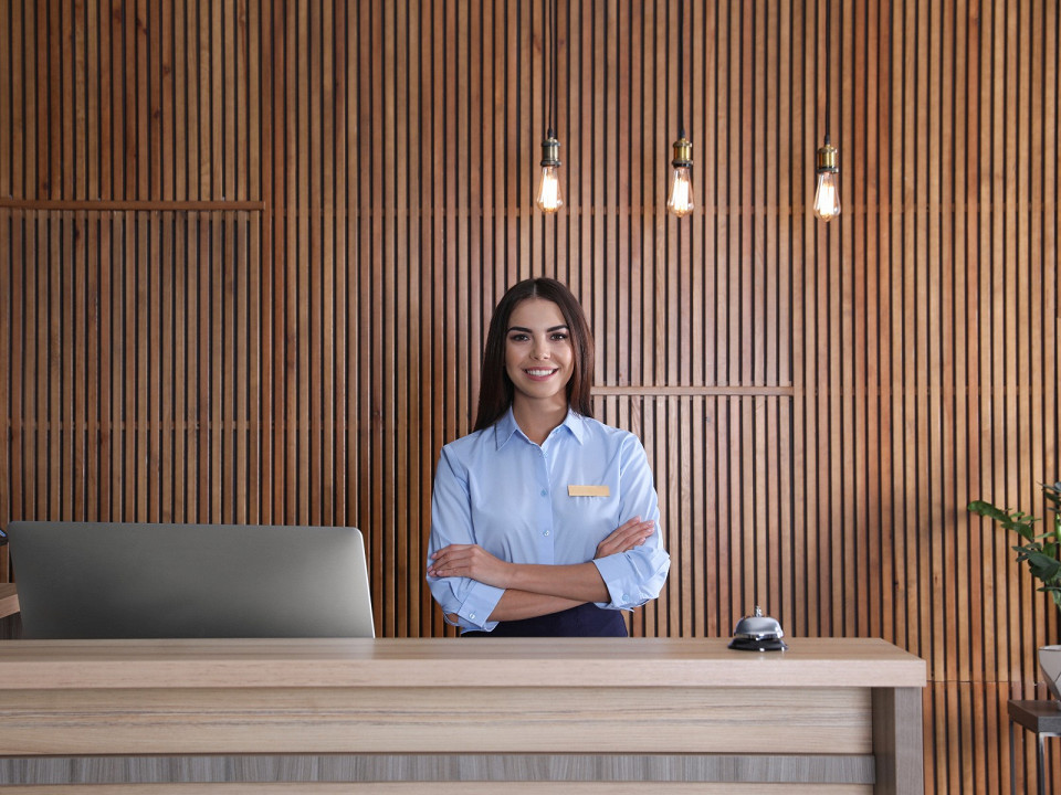 Администратор отеля чем занимается и сколько зарабатывает 1