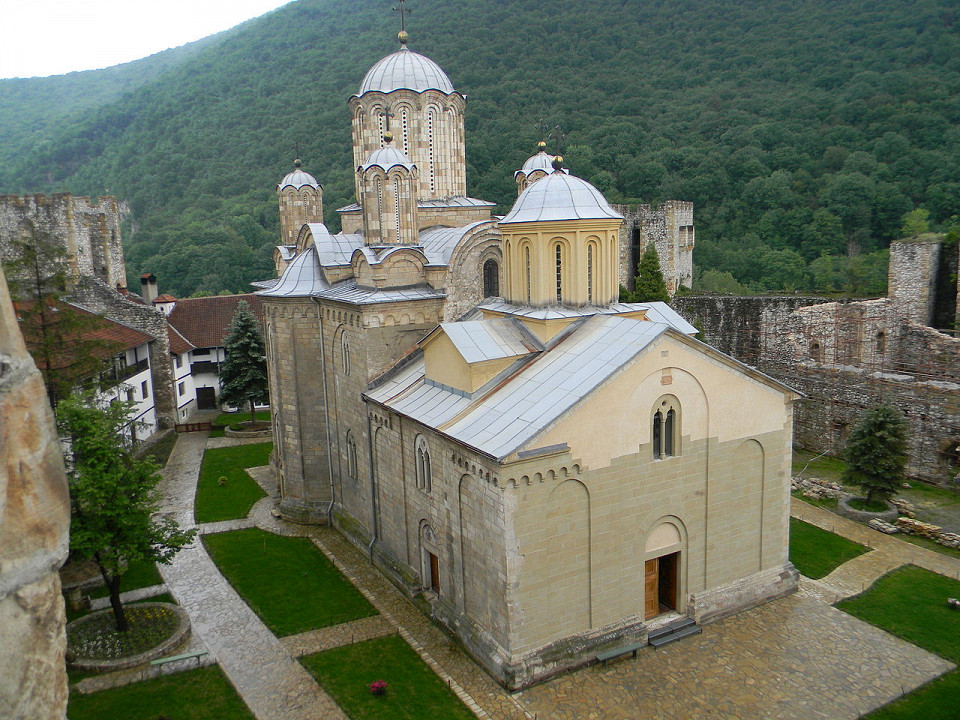 Монастырь Манасия, двор