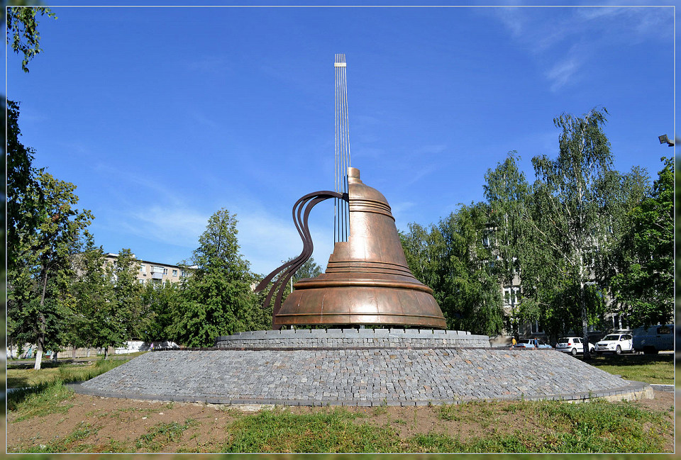 Памятник Владимиру Высоцкому в Набережных Челнах