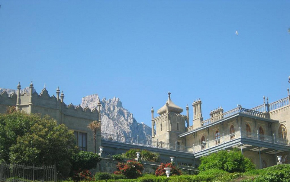 Воронцовский дворец и Ай-Петри, Алупка
