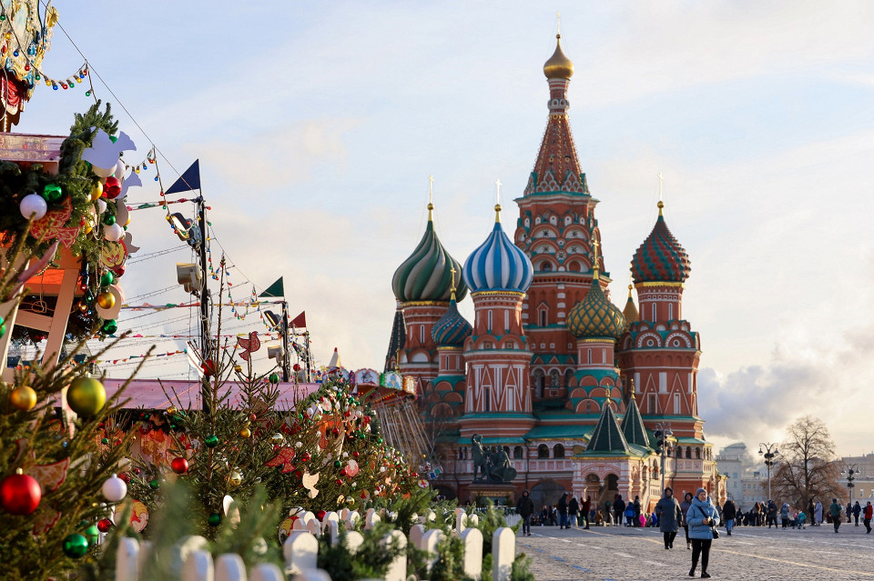 Новогодние украшения на Красной площади, Москва