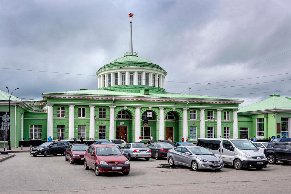 Здание вокзала в Мурманске