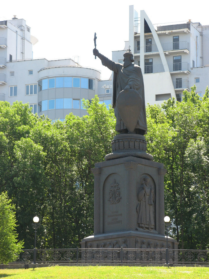 Памятник Равноапостольному Князю Владимиру