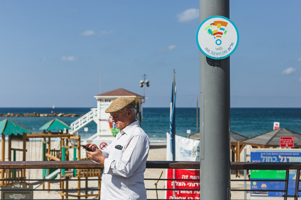 Зона Wi-Fi на пляже Тель-Авива, Израиль