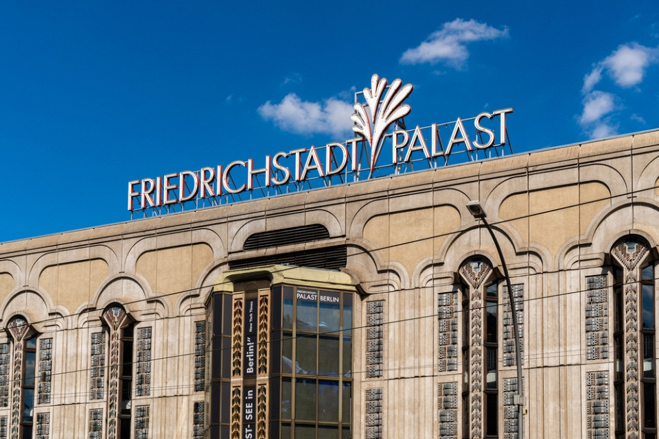 Фридрихштадтпаласт, театр-ревю в центре Берлина, Германия