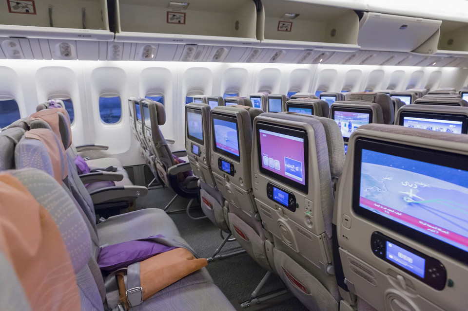 Boeing 777 EMIRATES, салон эконом-класса