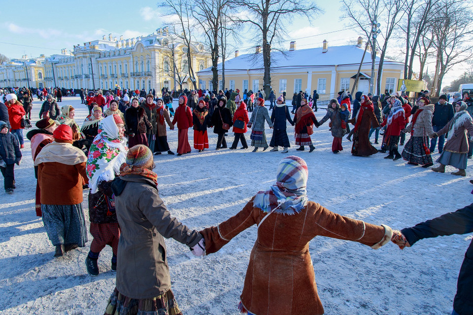 Петергоф, хоровод