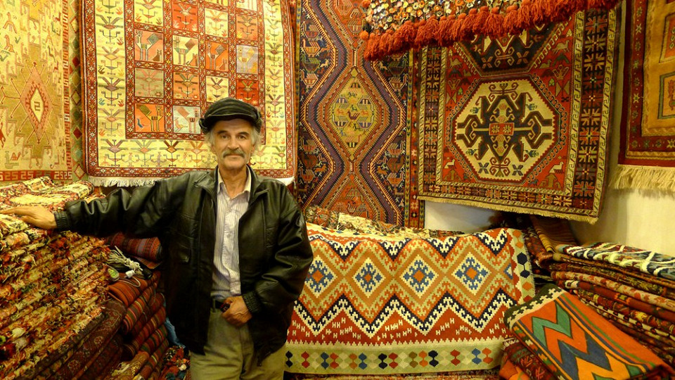 Тебризский базар, продавец ковров