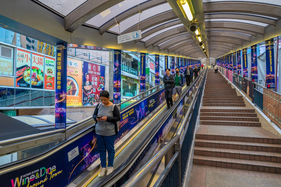 Гонконг, 800-метровый эскалатор