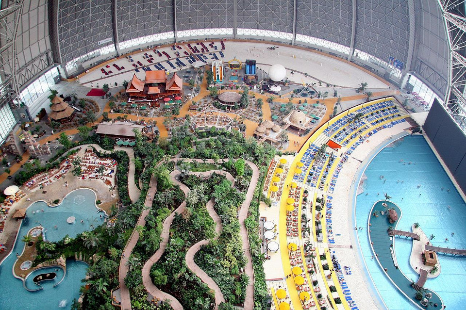 Аквапарк Tropical Island, вид из-под купола