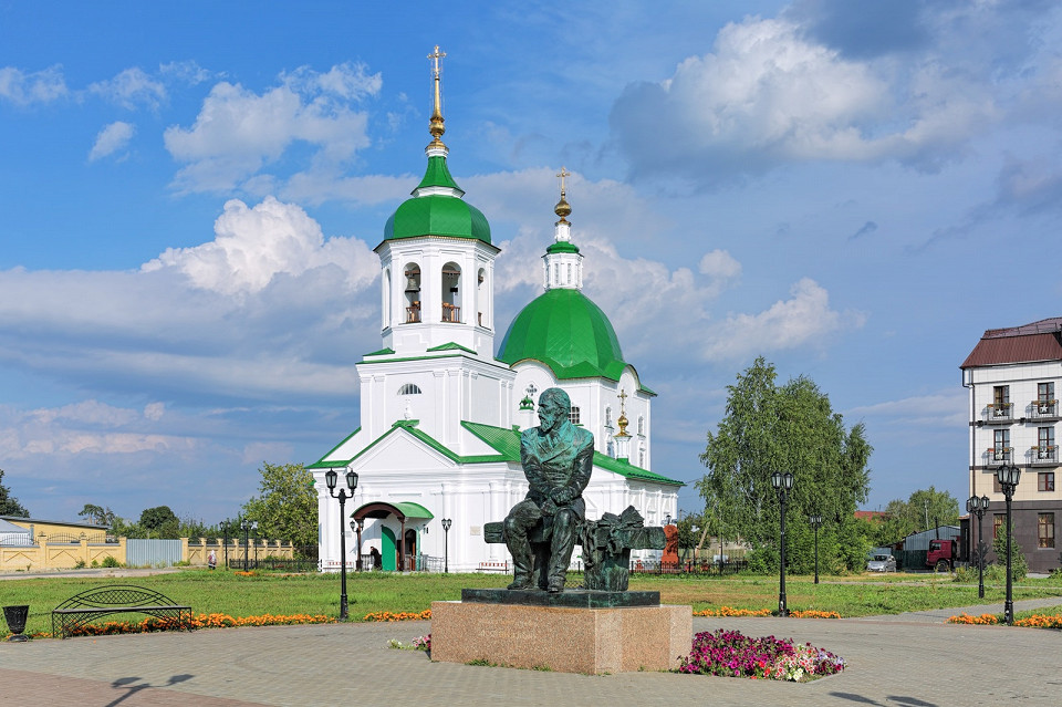 Памятник Достоевскому в Тобольске