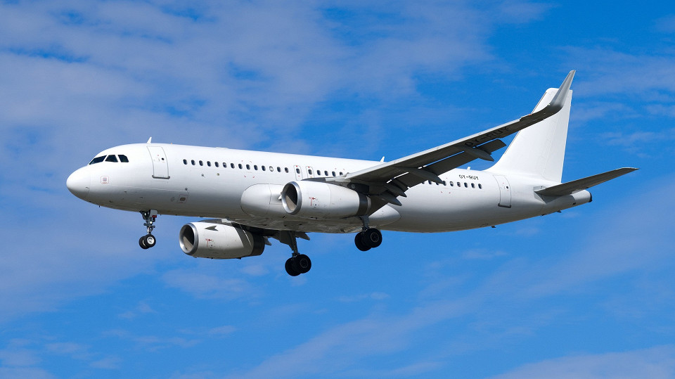 Самолет Airbus-A320