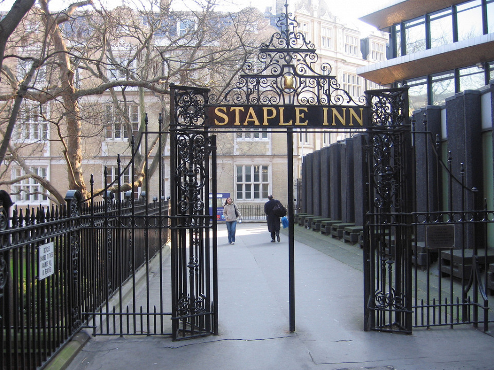 Холборн, вход в отель Staple Inn