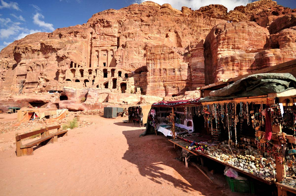 Сувенирные лавки в Петре, Иордания