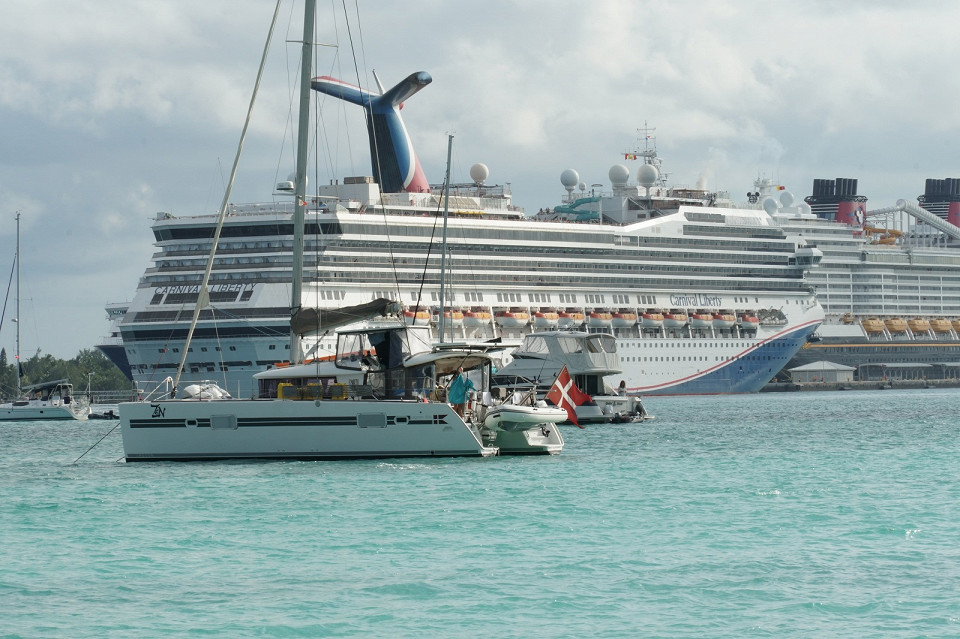 Пассажирский круизный лайнер Carnival Liberty