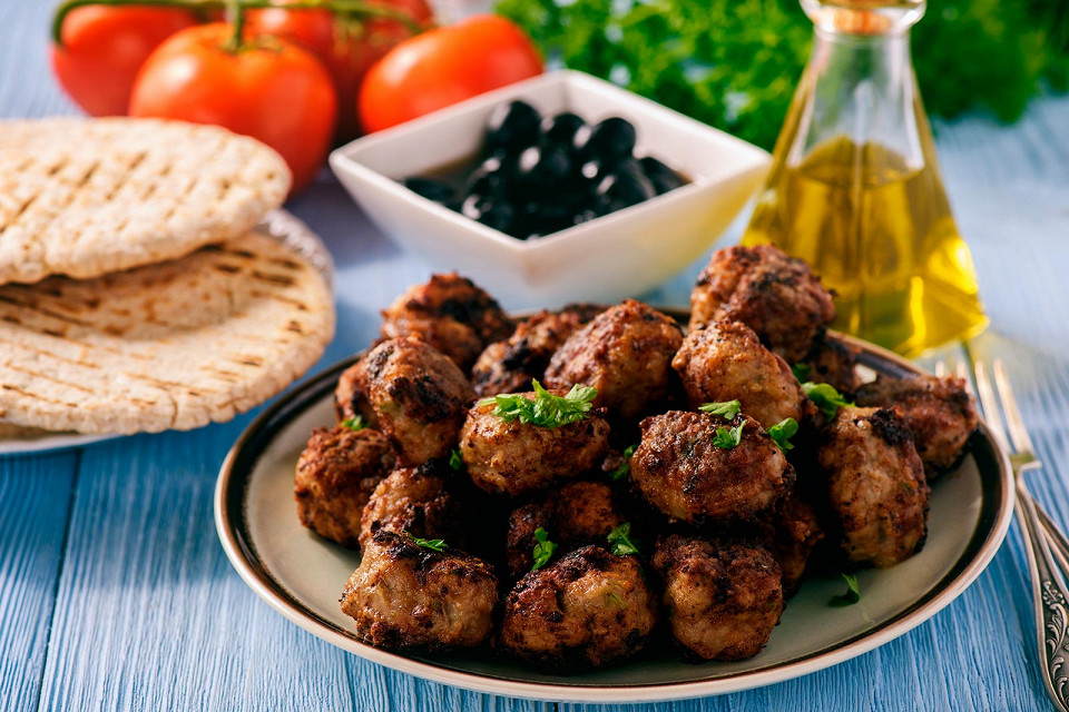 Мясные котлетки кефтедес