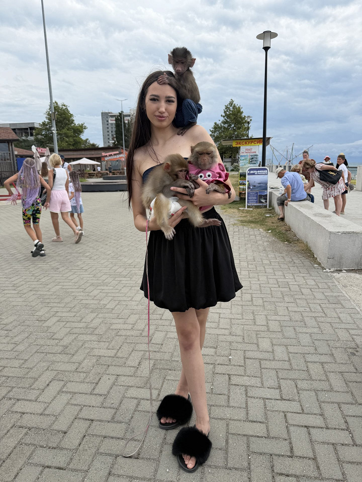Фото с обезьянами в Гагре