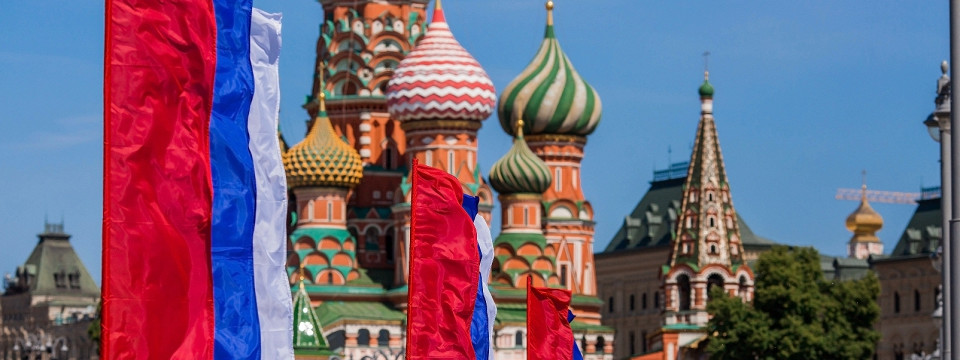Храм Василия Блаженного, российский флаг