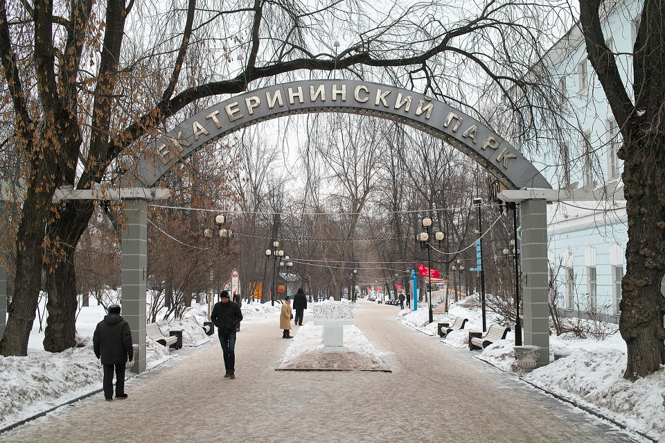 Вход в Екатерининский парк в Москве