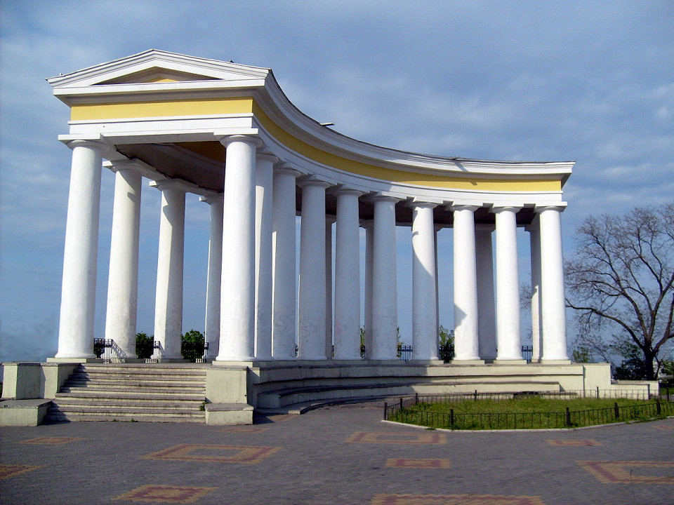 Воронцовский дворец, колоннада