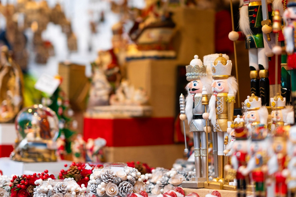 Прилавок с товарами, рождественская ярмарка, Щелкунчик