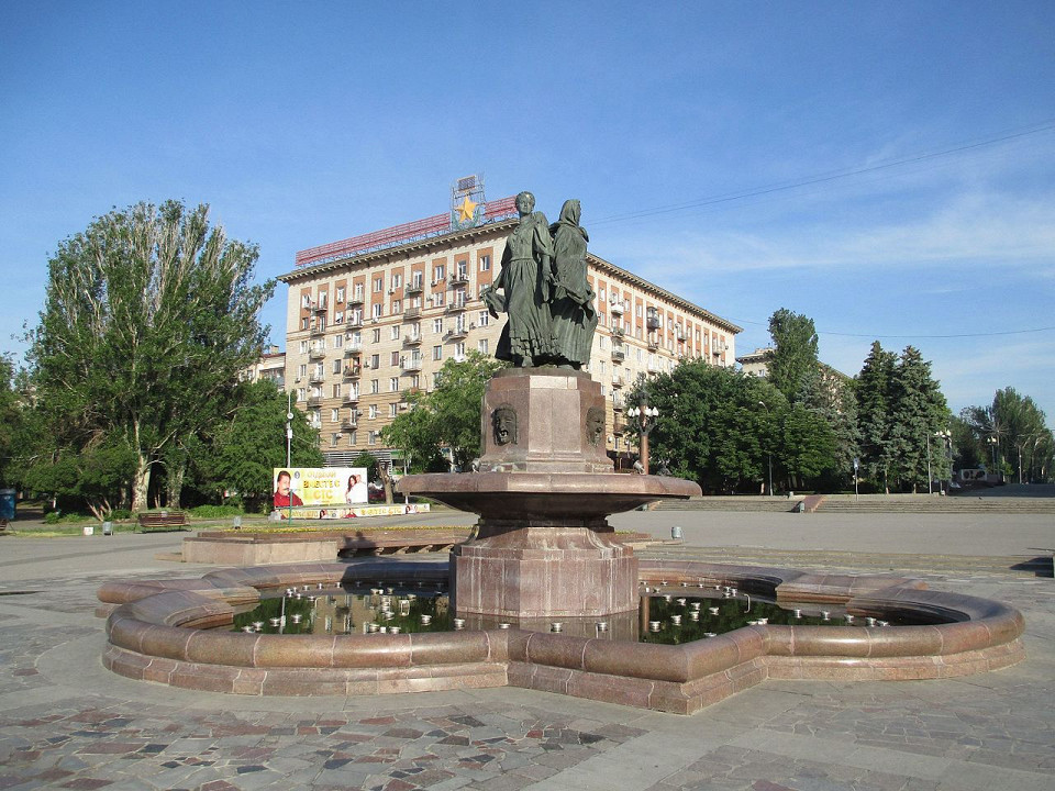 Фонтан на Центральной набережной Волгограда