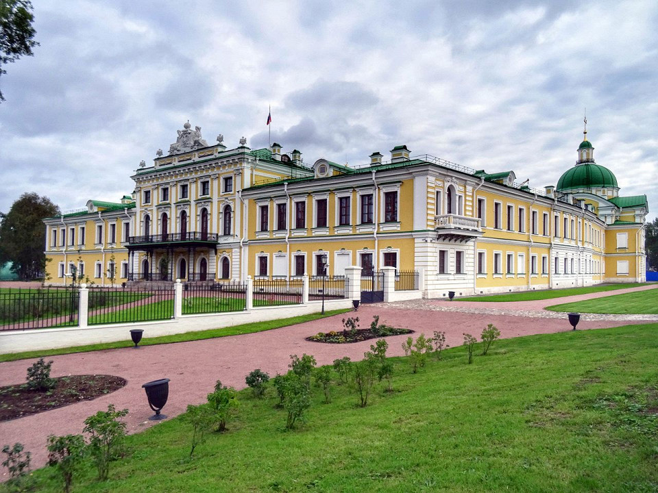 Вид на Императорский путевой дворец в Твери