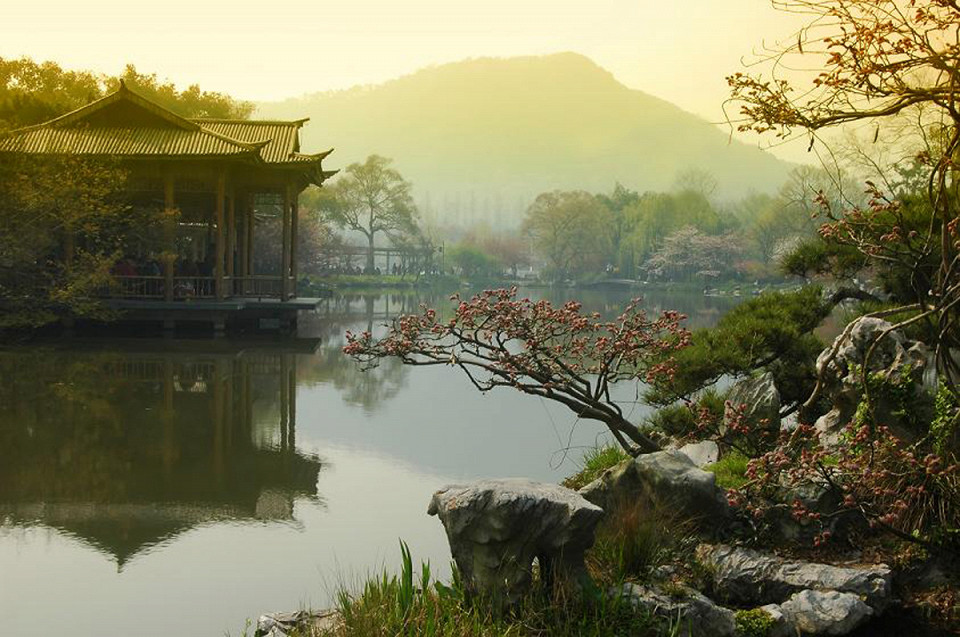 Западное озеро в Hangzhou, Китай