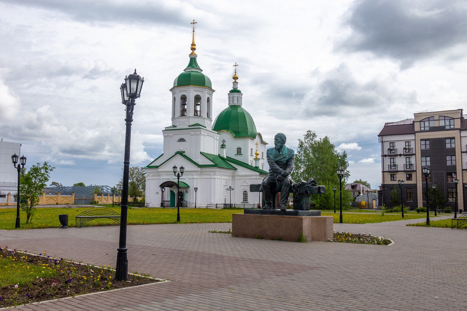Памятник Достоевскому в Тобольске, Россия