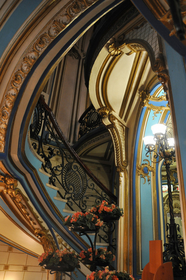 Лестница в Сандуновских банях, Москва