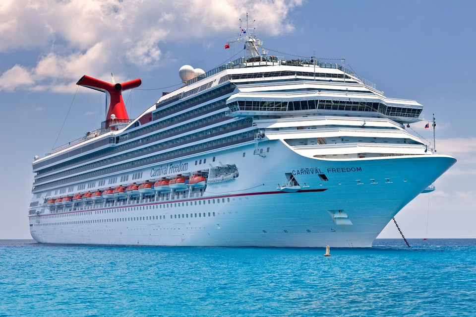 Круизный лайнер Carnival Freedom