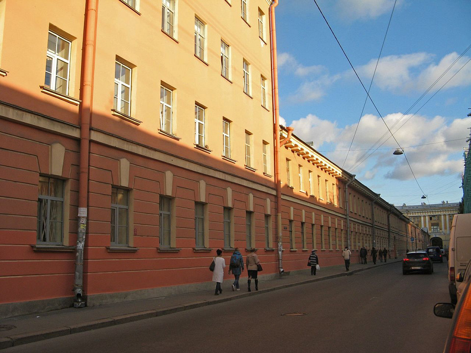 Воронцовский дворец в Санкт-Петербурге, службы по ул. Ломоносова