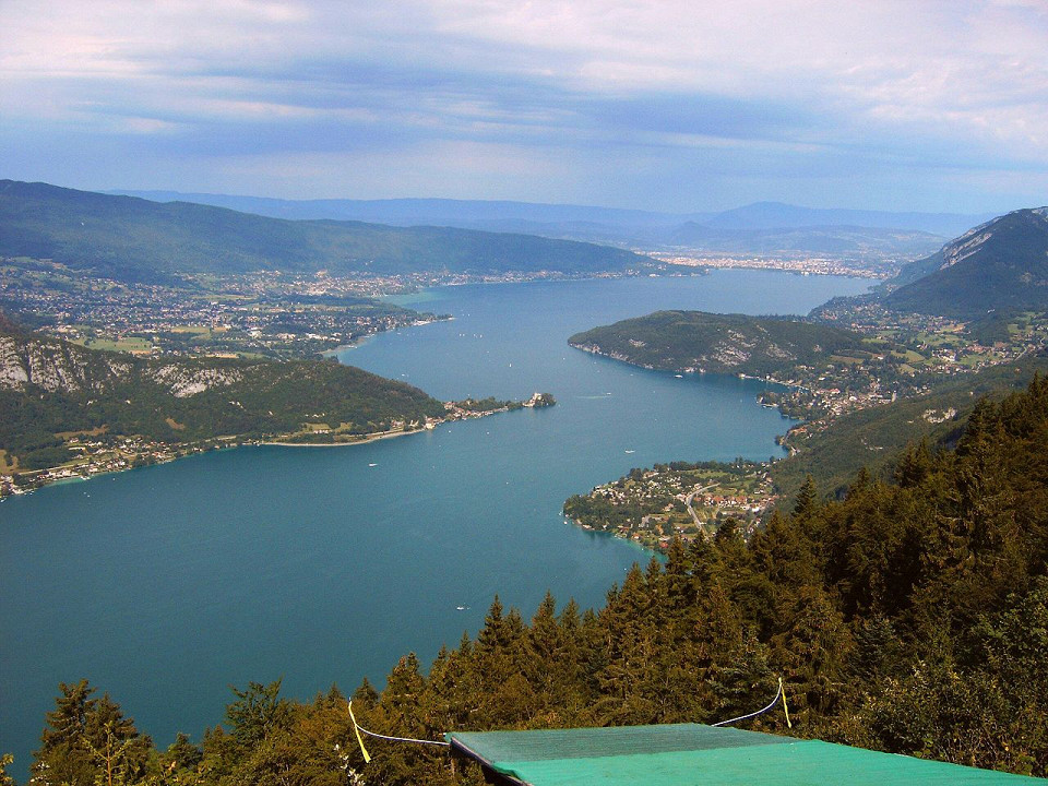 Панорама озера Анси