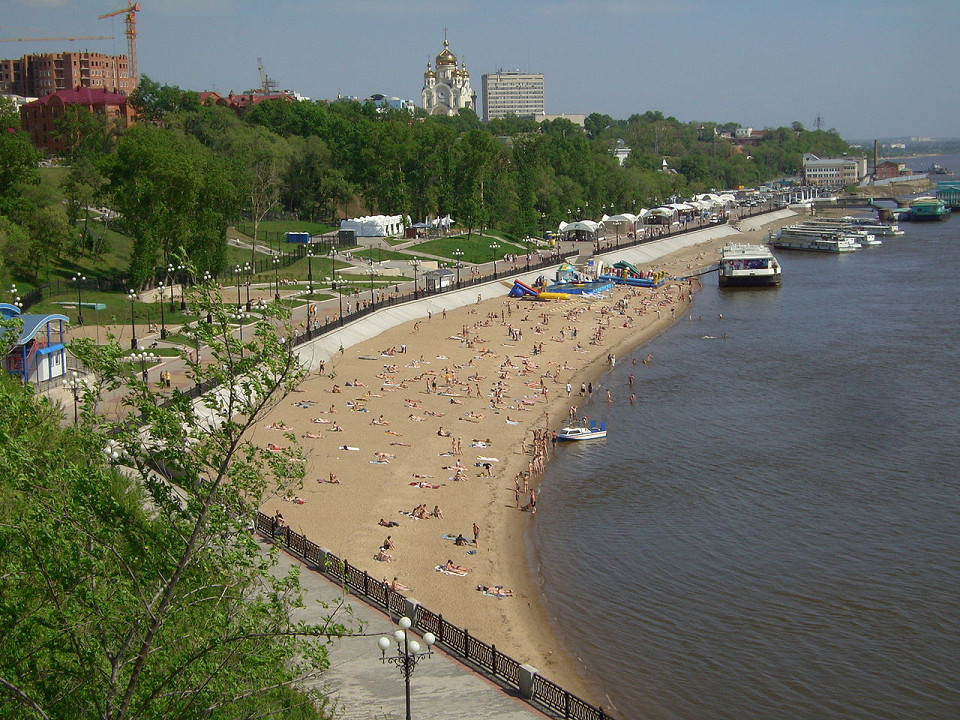 Вид на городской пляж и набережную адмирала Невельского, Хабаровск