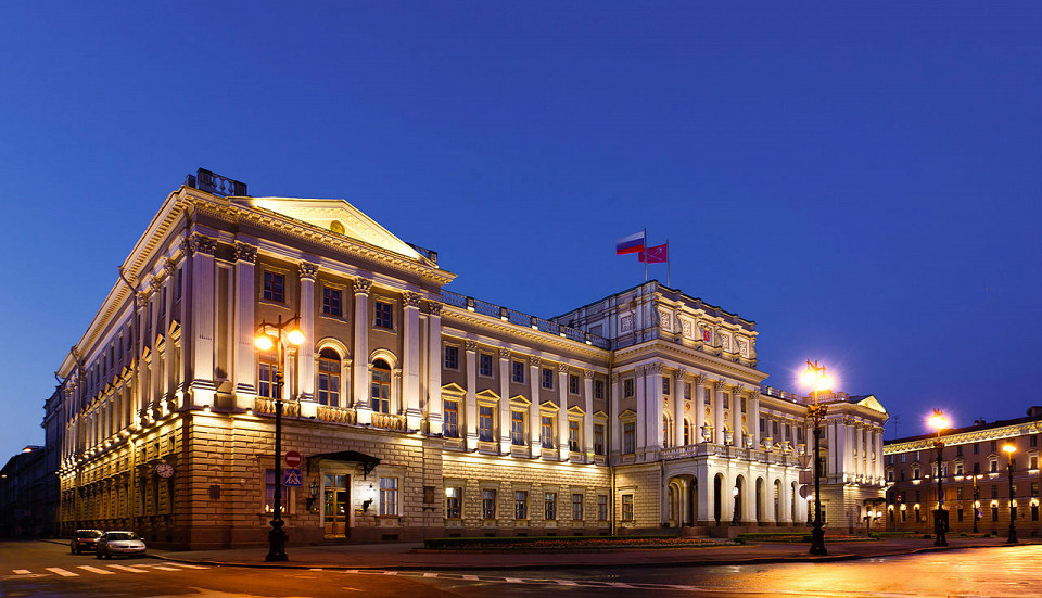 Мариинский дворец, в ночном освещении